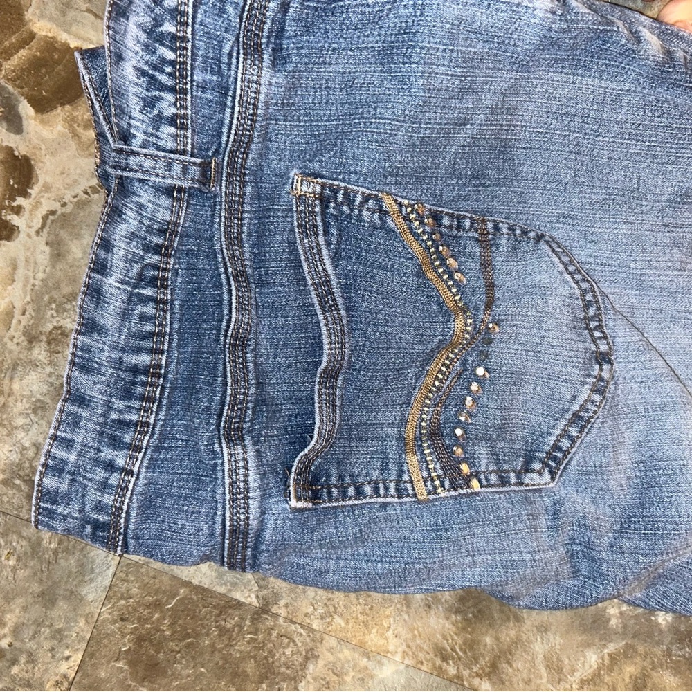 Stylish Blue Denim Jeans with Embellished Pockets